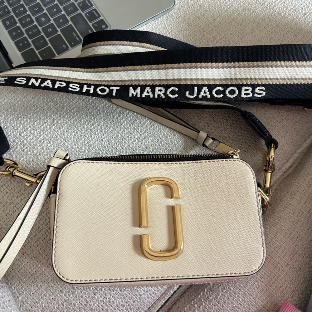 Snapshot Marc Jacob’s bag , worn twice perfect condition !!